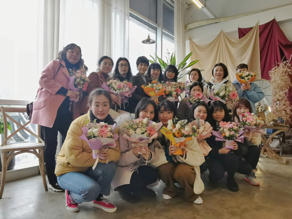 （信息短波）20210310_机关分工会开展花艺培训活动10_副本.jpg