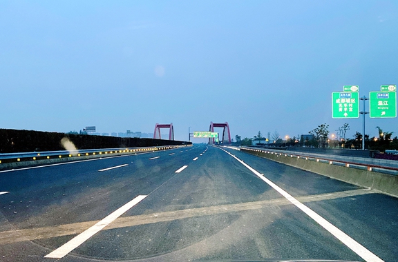 20200616成都绕城高速绿舟立交路面施工项目顺利完工 (2)_副本.jpg 20200616成都绕城高速绿舟立交路面施工项目顺利完工 (2)_副本.jpg