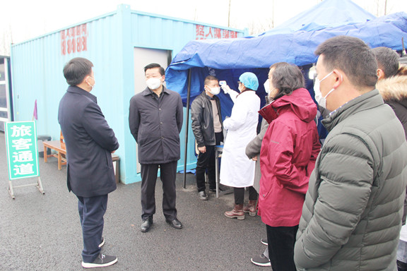 20200129成都市委常委、市委统战部部长吴凯赴成都第一绕城高速检查疫情防控工作.jpg