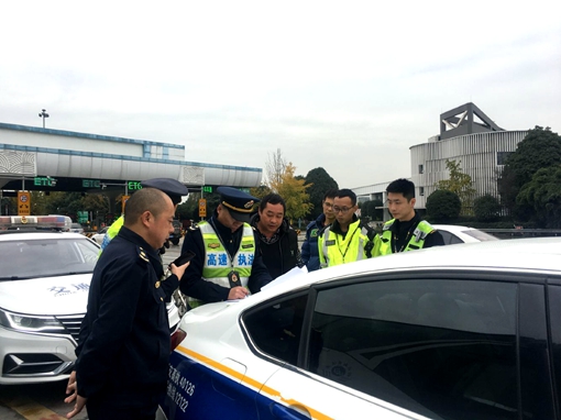 20191128川西米兰官方端网站登录入口_米兰online(中国)
联合交通执法开展全省高速公路路网偷逃通行费追缴行动_副本.jpg