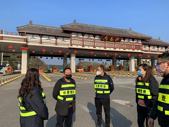 1.26.广南米兰官方端网站登录入口_米兰online(中国)
副总经理唐维辉察看收费站春运车流量情况及疫情防控工作开展情况。.jpg 1.26.广南米兰官方端网站登录入口_米兰online(中国)
副总经理唐维辉察看收费站春运车流量情况及疫情防控工作开展情况。.jpg