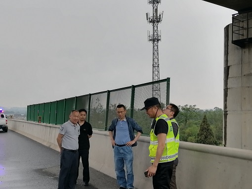 绵九米兰官方端网站登录入口_米兰online(中国)
董事长曾杰一行检查通车路段汛期安全工作.jpg
