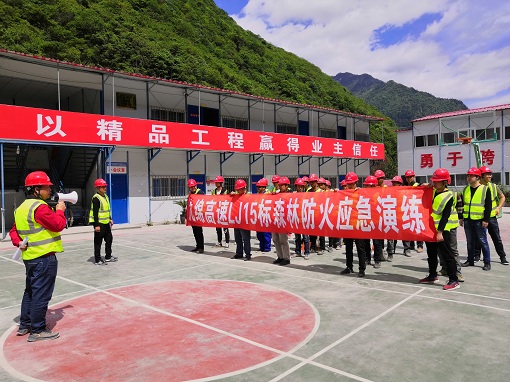 九绵高速白马段开展防灾减灾、防汛防洪应急培训(2).jpg