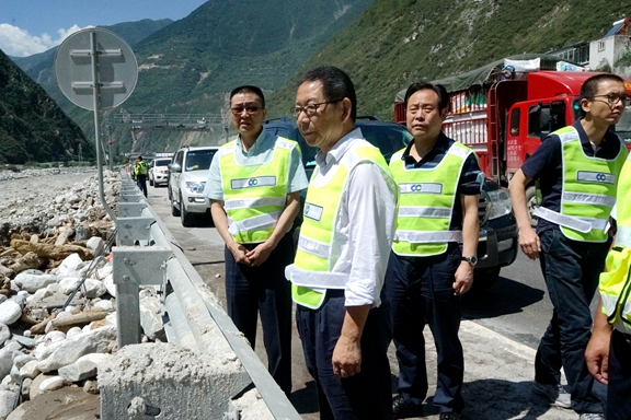 20200825川高米兰官方端网站登录入口_米兰online(中国)
党委副书记、总经理王孝国一行调研督导都汶高速抢险恢复工作 (3)_副本.jpg
