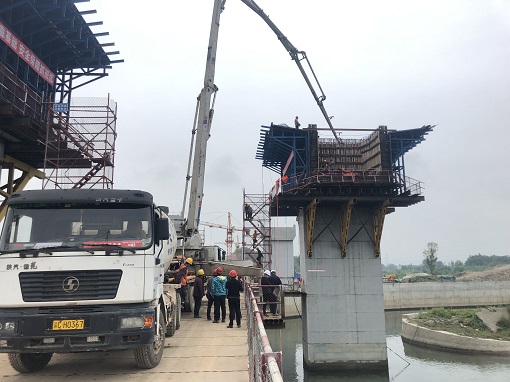 九绵高速LJ33合同段江油涪江特大桥首件0#块浇筑成功.jpg