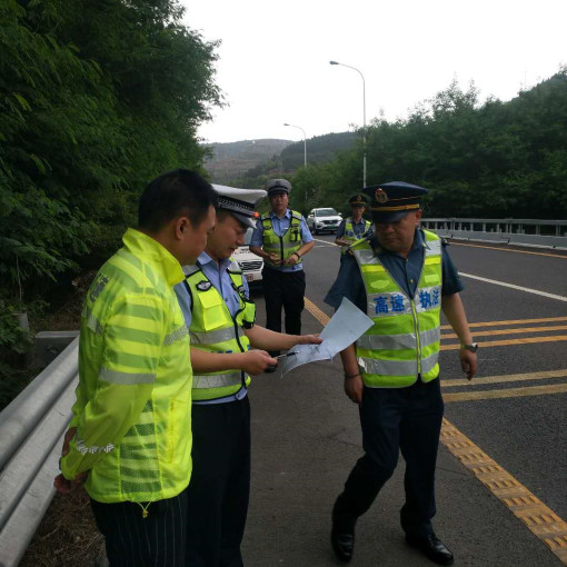 严婷  5月27日成南米兰官方端网站登录入口_米兰online(中国)
南充管理处联合高速交警及高速执法开展危化品运输风险排查工作 (2).jpg