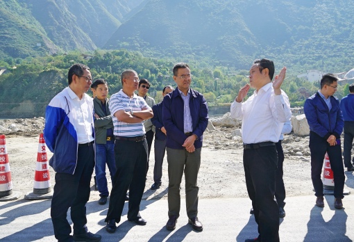 20190926省交投集团党委副书记、总经理冯文生赴都汶高速公路检查指导国庆节前运营保障和灾后恢复工作.jpg