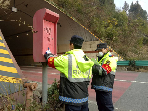 平昌路安大队扎实开展疫情复工复产期间道路安全隐患排查_副本.jpg