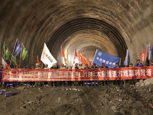 九绵高速木座隧道出口端提前开挖至分界里程.jpg 九绵高速木座隧道出口端提前开挖至分界里程.jpg