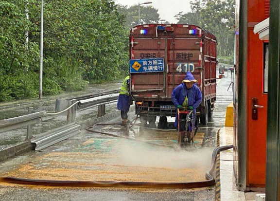 20200816成都绕城高速公路全力抢险 保障高速公路汛期安全1_F.jpg