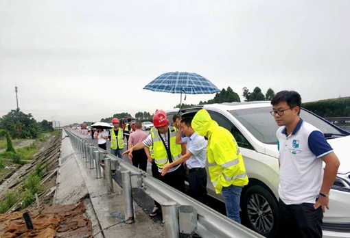 20190722省交投集团经营管理部部长刘涛一行到川西米兰官方端网站登录入口_米兰online(中国)
调研取消省界收费站及防汛工作_副本.jpg