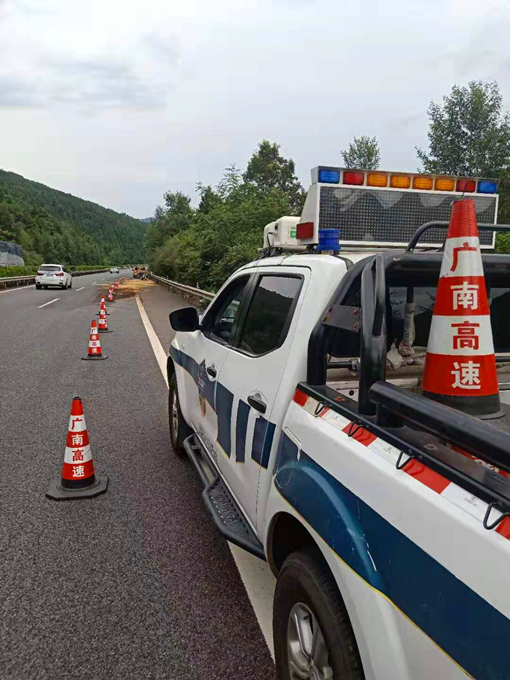 广南高速路安首用预警路网精灵做好保通预警工作2.jpg 广南高速路安首用预警路网精灵做好保通预警工作2.jpg