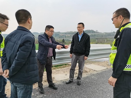 绵九米兰官方端网站登录入口_米兰online(中国)
董事长曾杰组织现场办公会解决营运路段建设遗留问题 -1.jpg
