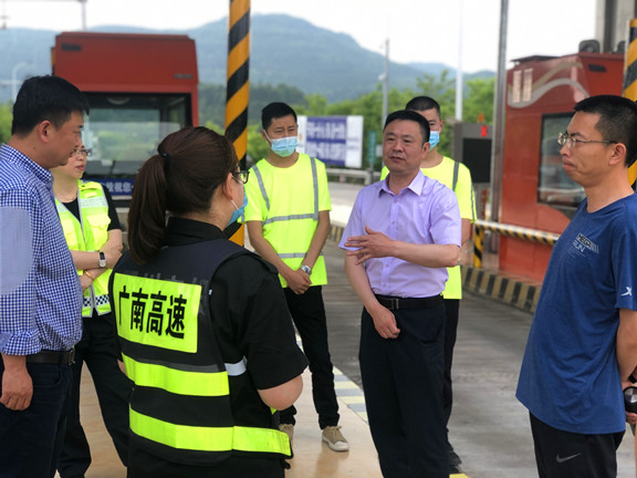 全员共战恢复收费 纪委着力保驾护航——广南米兰官方端网站登录入口_米兰online(中国)
纪委对沿线各收费站恢复收费工作进行督导检查2.jpg