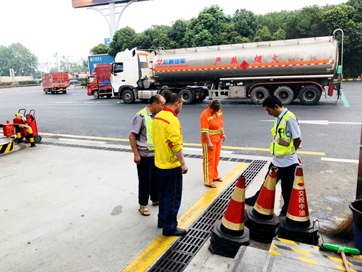 20190704川西米兰官方端网站登录入口_米兰online(中国)
开展服务区汛期安全隐患专项排查_副本.jpg