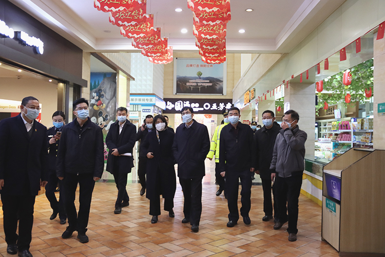 12.10+省委组织部副书记尹显耀一行赴金堂服务区调研司机之家改建工作进展情况02.jpg