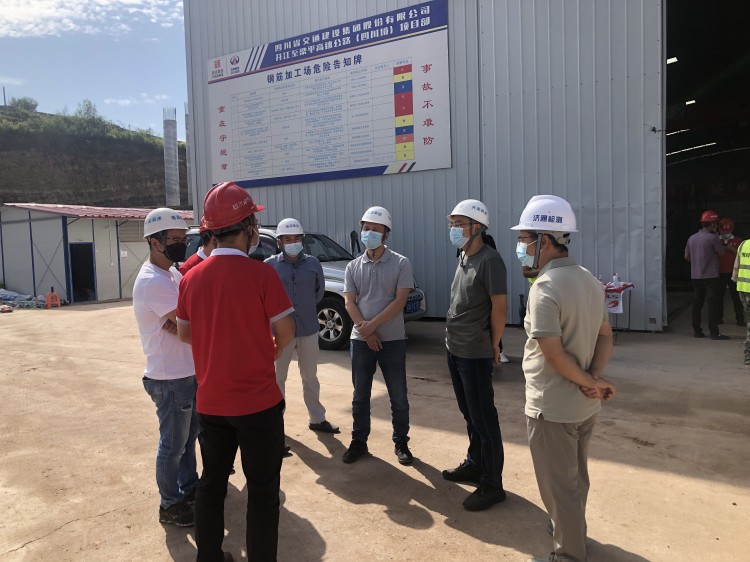 达州市质监站对开梁项目开展疫情防控暨瓦斯隧道专项安全检查_副本.jpg