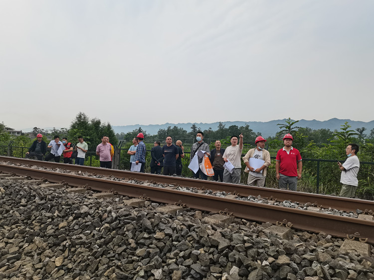 开梁高速(四川境)项目跨铁转体梁 (2)_副本.jpg