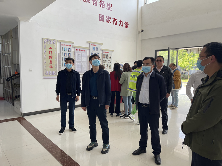 2022.4.20广南米兰官方端网站登录入口_米兰online(中国)
党委书记、董事长梁平检查指导路段辖区收费站、服务区日常营运管理工作1.JPG