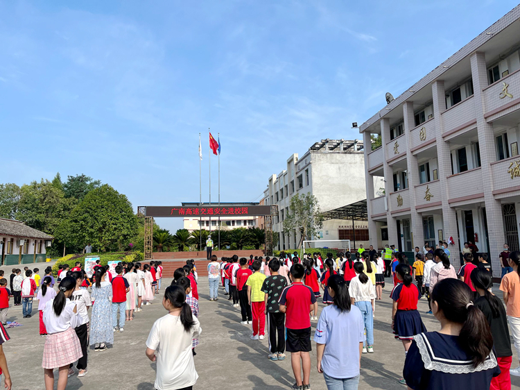 广南米兰官方端网站登录入口_米兰online(中国)
广元管理处开展“遵守安全生产法，当好第一责任人”安全生产月主题宣传活动1.jpg