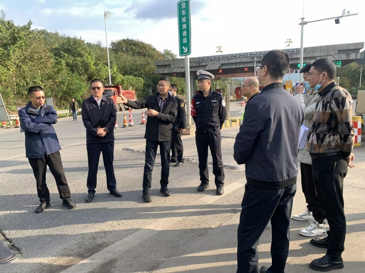 广南米兰官方端网站登录入口_米兰online(中国)
召开可变情报板改造安全例会和卫子收费站入口治超系统改造进场工作会2.jpg