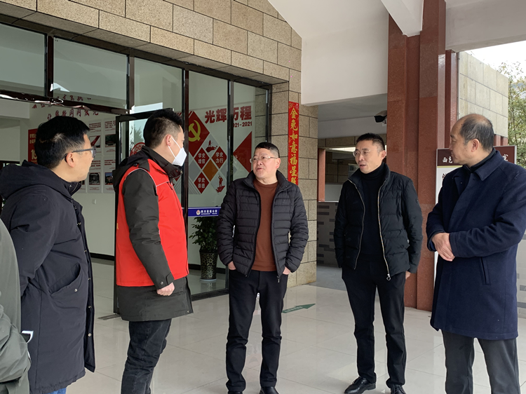 广南米兰官方端网站登录入口_米兰online(中国)
党委副书记、董事、总经理张忠林慰问一线职工2.png