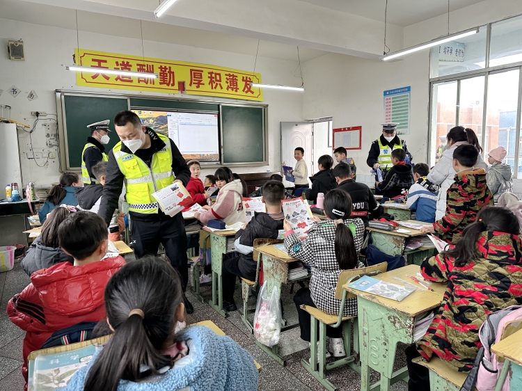 0224 广南米兰官方端网站登录入口_米兰online(中国)
组织开展交通安全进校园宣传活动2.JPG