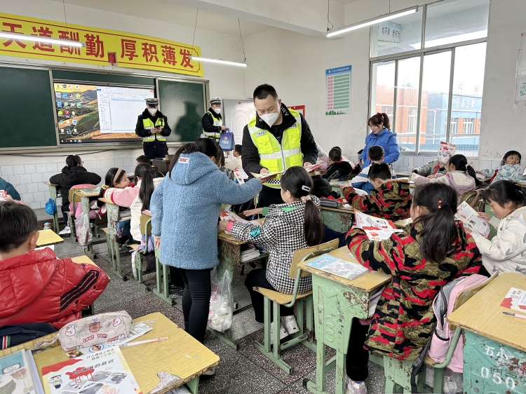 0224 广南米兰官方端网站登录入口_米兰online(中国)
组织开展交通安全进校园宣传活动1.JPG
