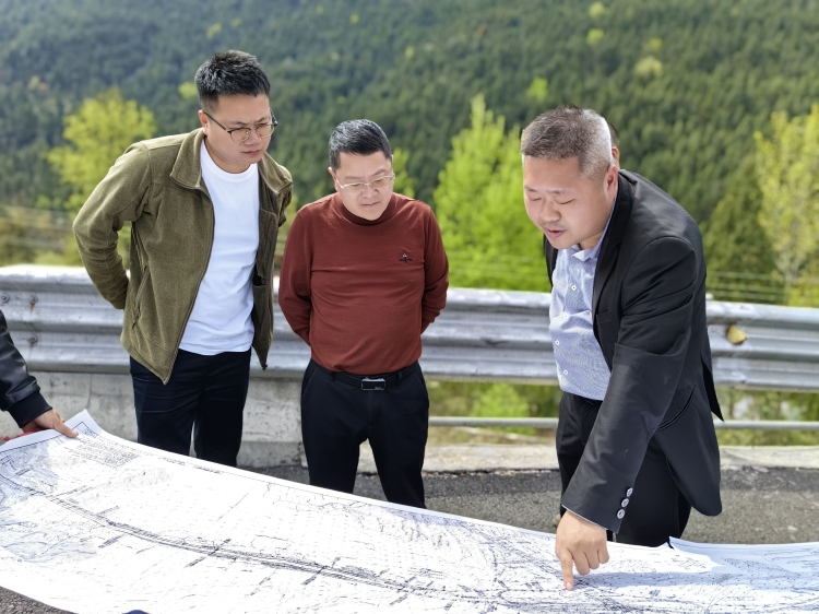 广南米兰官方端网站登录入口_米兰online(中国)
一行实地调研广绵高速跨越广南高速周家河枢纽项目2.jpg