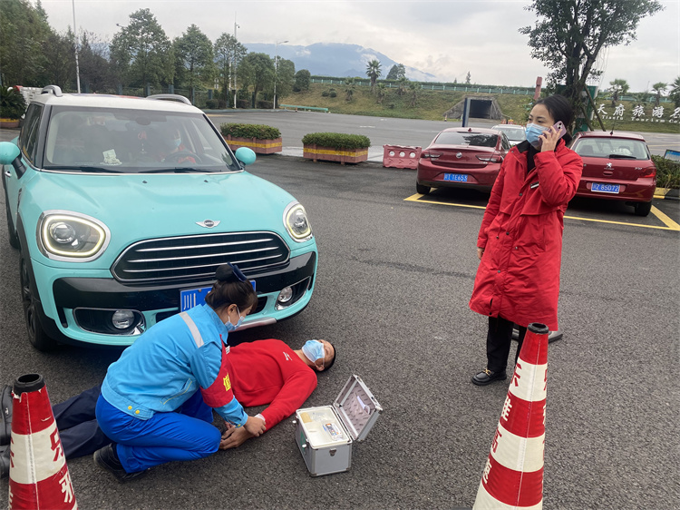 交通事故应急演练.jpg