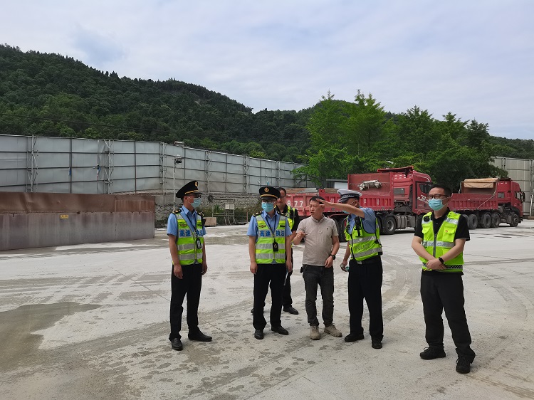 绵九米兰官方端网站登录入口_米兰online(中国)
组织开展货车“防遗洒、飘散”宣贯活动.jpg