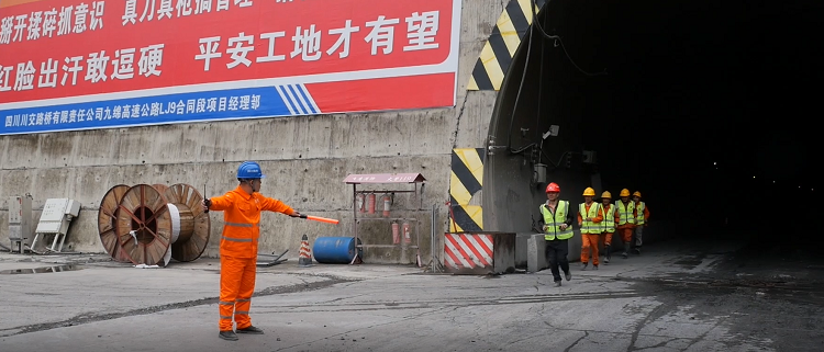 绵九米兰官方端网站登录入口_米兰online(中国)
组织开展2022年度九绵高速公路建设项目汛期地质灾害应急演练 (2).png