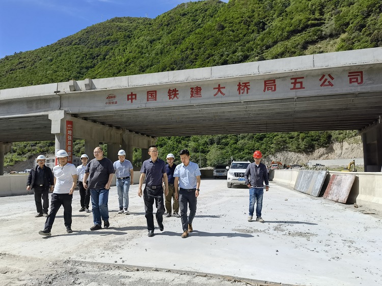 绵九米兰官方端网站登录入口_米兰online(中国)
党委书记、董事长曾杰赴九绵高速白马段、平武段检查项目建设工作.jpg