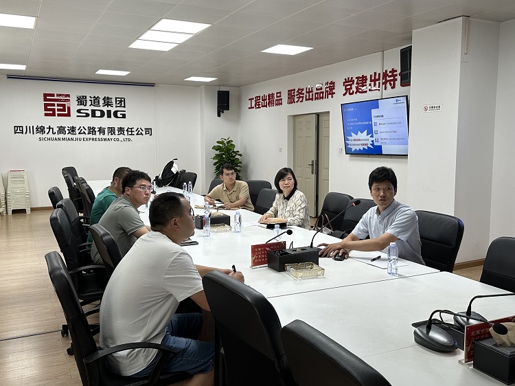 座谈会照片2.jpg