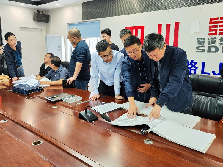 川高米兰官方端网站登录入口_米兰online(中国)
副总经理刘勇赴九绵高速项目调研.jpg