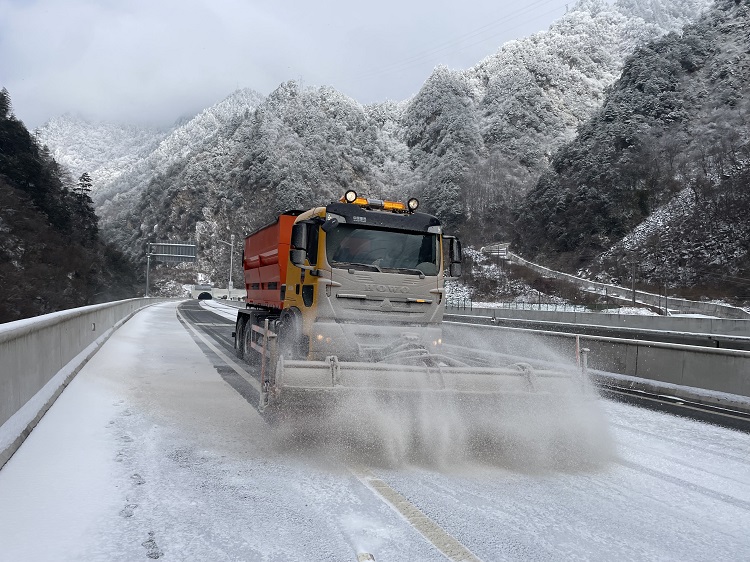 除雪车工作.jpg