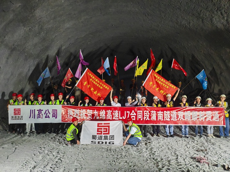 贯通照片.jpg