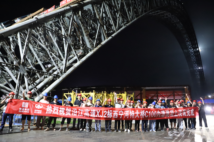 西宁河特大桥內灌混凝土完成 - 副本.png