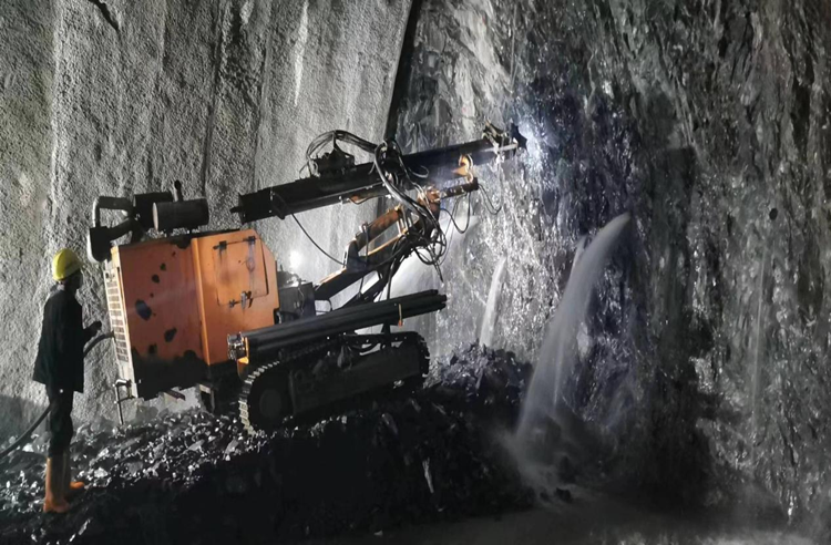 乐西高速大凉山1、2号隧道主洞单洞掘进双超20000米大关_副本.png