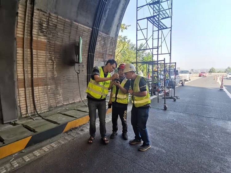 川东米兰官方端网站登录入口_米兰online(中国)
副总经理陈石督查在建项目施工进展情况1.jpg