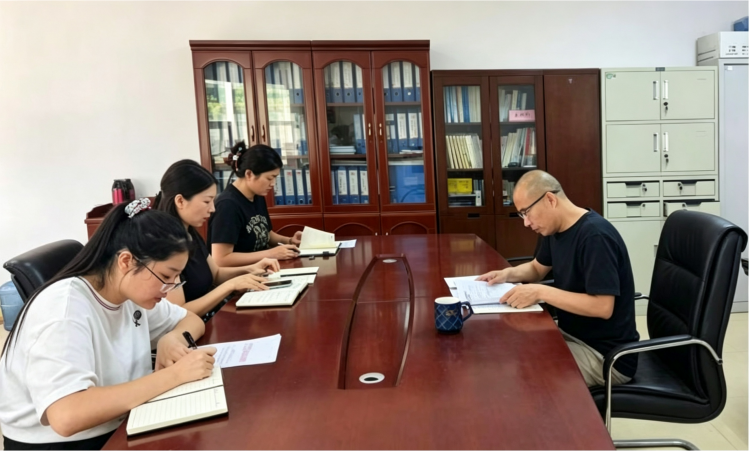生成图片：清除书柜上方杂物.png
