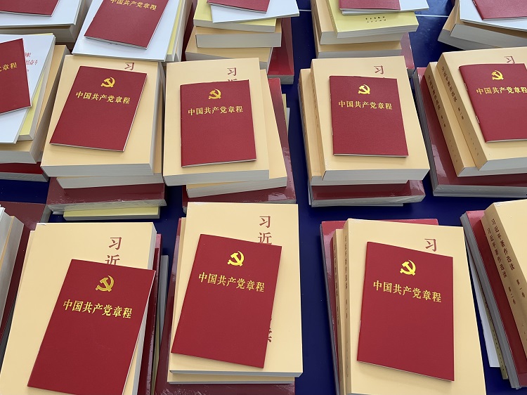 川高文旅米兰官方端网站登录入口_米兰online(中国)
党支部发放主题教育书籍，掀起学习宣贯高潮22.jpg