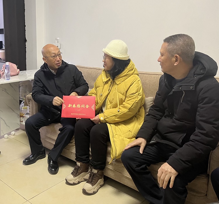 蜀道集团副总经理李永林一行走访慰问川高文旅米兰官方端网站登录入口_米兰online(中国)
困难职工11.jpg