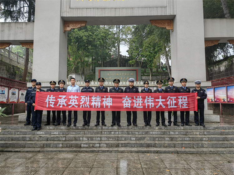 4.3纪念英烈1_副本.jpg
