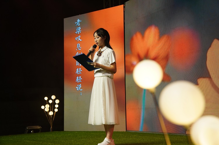 洪慧灵.jpg