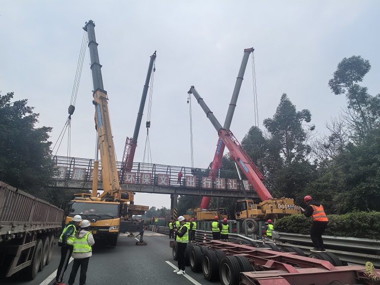 2.28隆纳高速突发事故  “一路多方”高效处治恢复道路畅通3.jpg