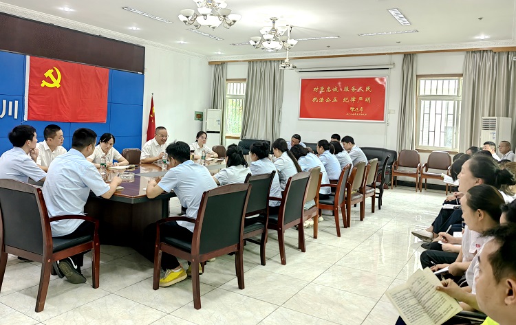 6.20泸州管理处党支部赴基层站点开展调研暨“七一”主题党日活动.jpg