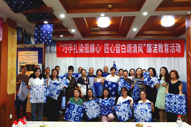 川南米兰官方端网站登录入口_米兰online(中国)
纪委开展“巧手扎染蕴廉心 匠心留白颂清风”廉洁教育活动1.JPG