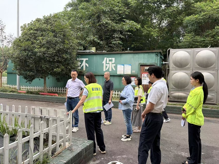 6.18【网站】川南米兰官方端网站登录入口_米兰online(中国)
副总经理叶建开展服务区安全风险整治“回头看”和节前安全包保检查4 - 副本.jpg