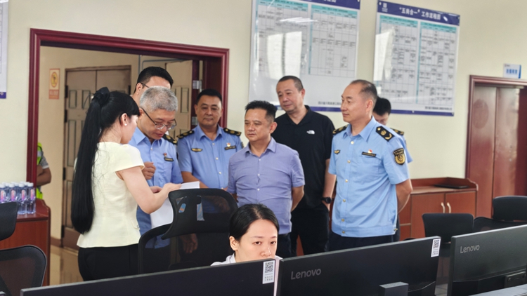 （微推、网站）20260807省高管局（执法总队）党委委员、总工程师孙振带队赴川南米兰官方端网站登录入口_米兰online(中国)
开展汛期防范工作“验证式”检查2_副本.jpg